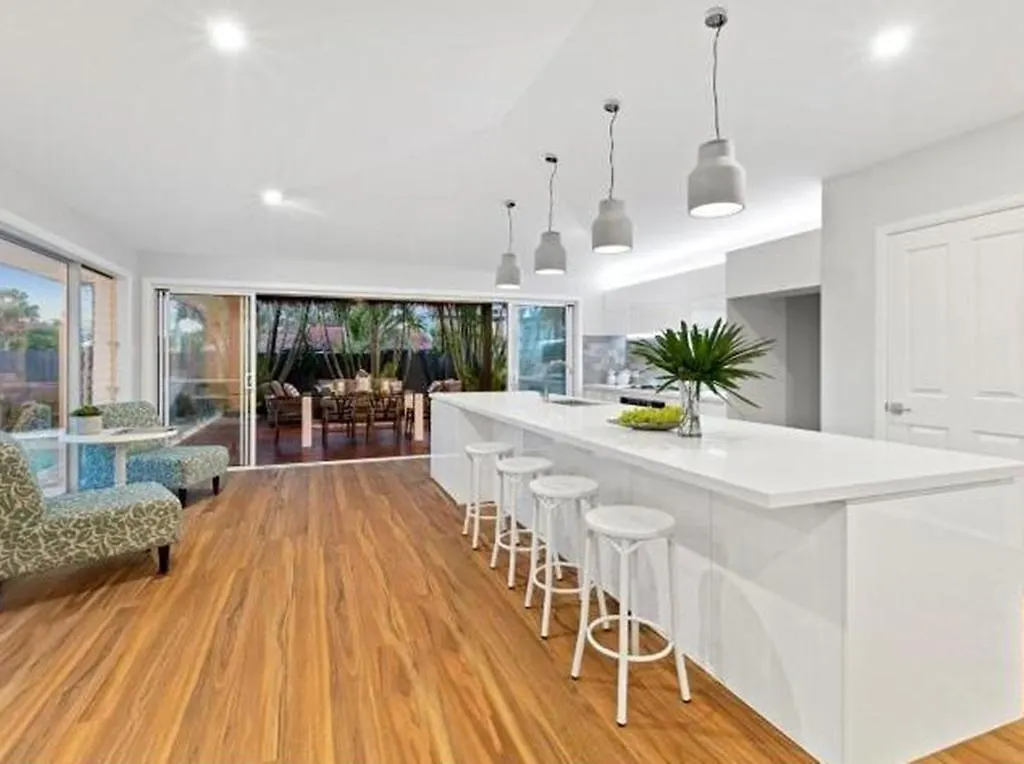 Carrothool 29 - 6 Bedroom Holiday Home On Canal With Pool Mooloolaba Austrália