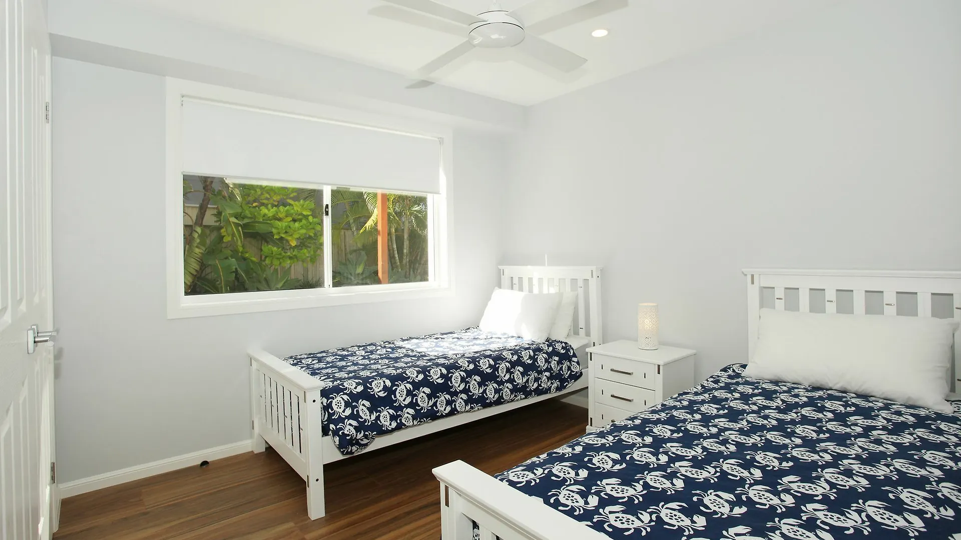 Carrothool 29 - 6 Bedroom Holiday Home On Canal With Pool Mooloolaba